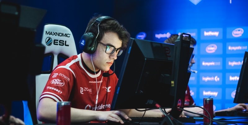 mousesports left player