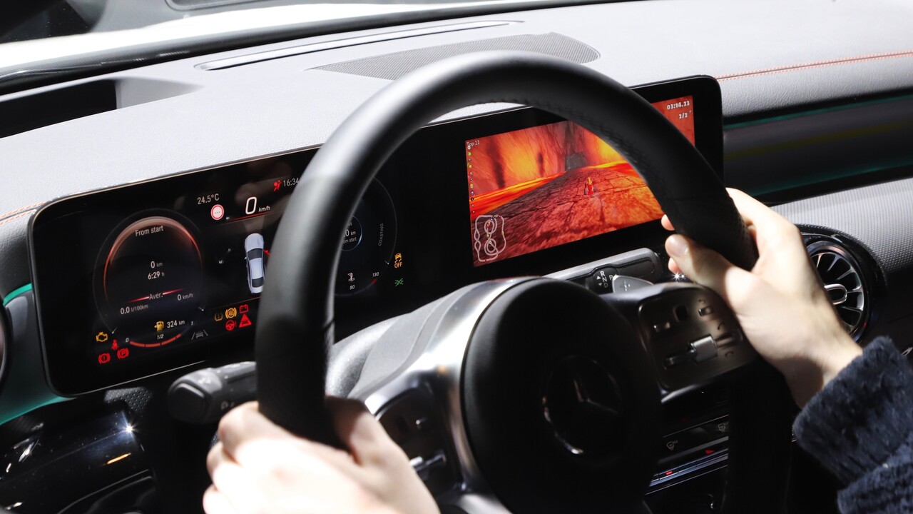 Mercedes benz gaming car MBUX Gaming