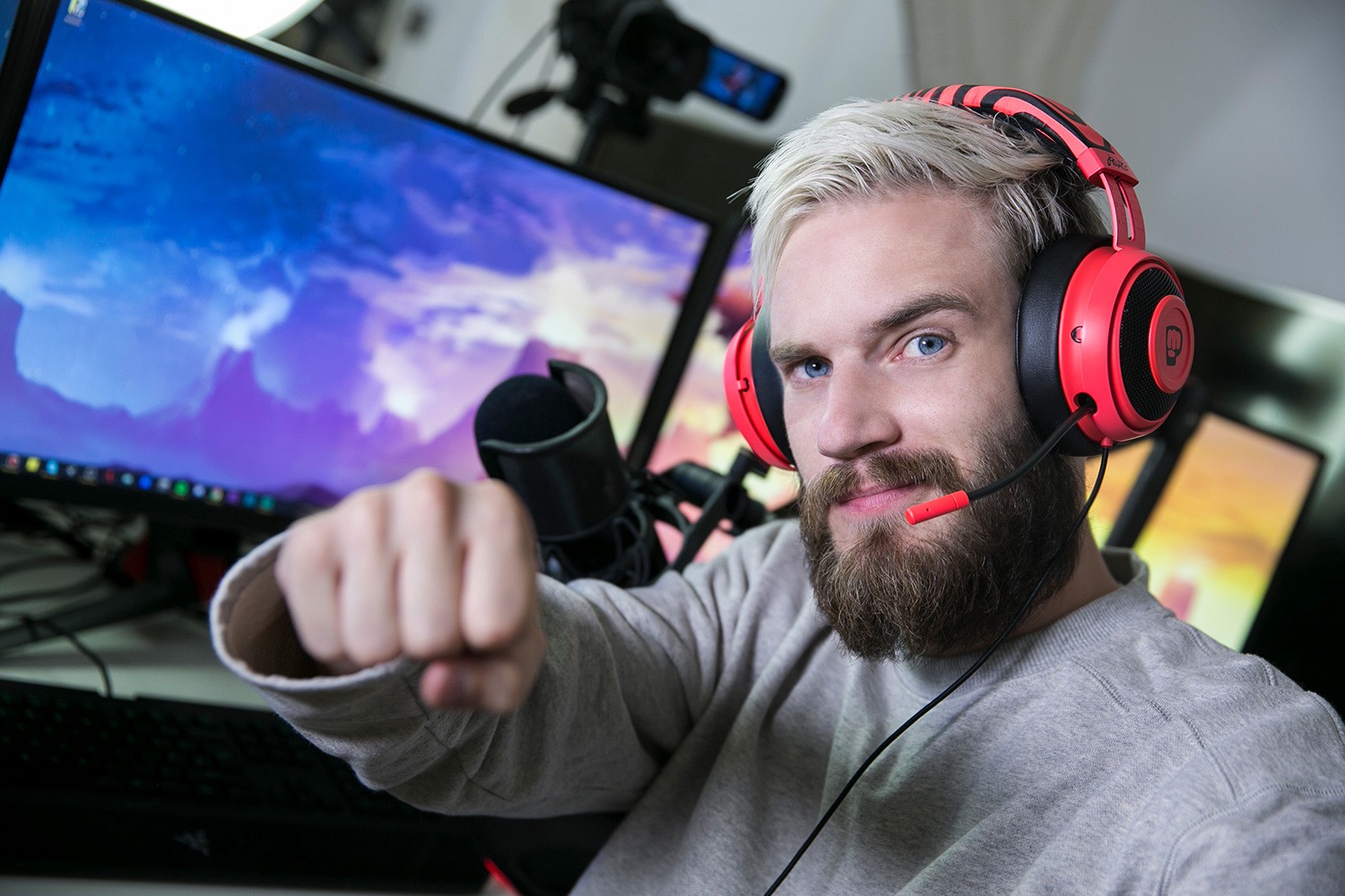 بث بيوديباي على dlive pewdiepie stream on dlive deal blockchain lino